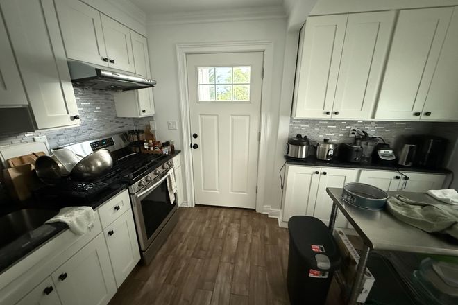 Kitchen - John Street, 5-minute walk from campus, 3 bed 2 bath Townhome