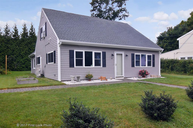 Newly renovated house blocks from the beach. - 101 Robinson Street Narragansett, RI 02882