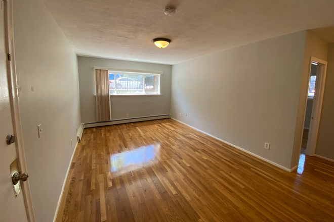 Living - 2 bed 1 bath no fee dorchester Apartments