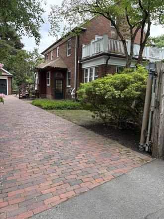 Side of House - One Bedrooom with office, street lower level apartment