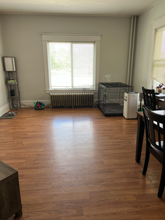 Living - Must See - Main Floor of Duplex! Close to campus, restaurants, & fun.