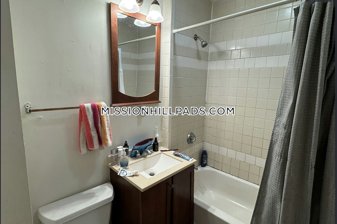 Bathroom - Unit 1, 3BR, 1 BA, looking for 2 roommates to renew lease Triplex