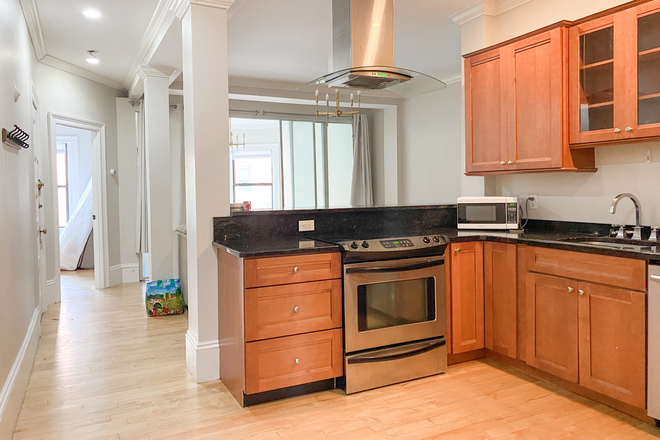 Kitchen - 4 Bedrooms/1 Bath on Columbus Ave