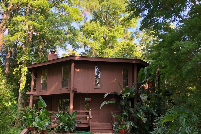 Front Yard - Furnished Bedroom in Unique Two-Story "Treehouse"