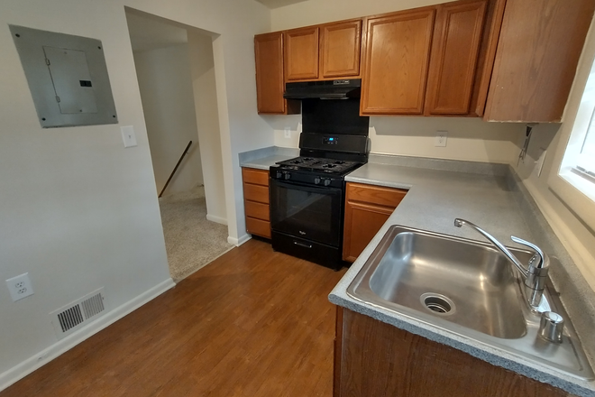 Kitchen - Spacious 2BR/1BA w/ Balcony Next to TU Shuttle Stop #100 Apartments