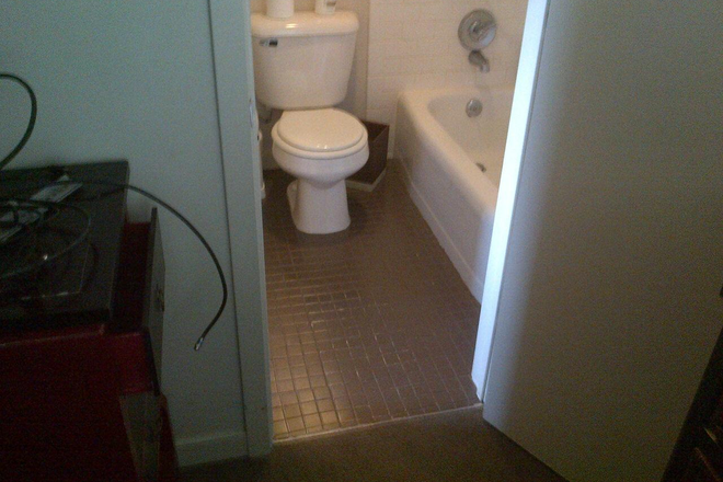 Bathroom - 351 OakHill Ave Apartments