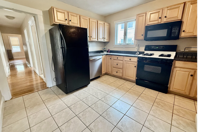 Kitchen - Unit Close to Tuft Campus (5 min walk) Duplex