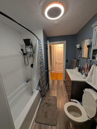 Bathroom - 1 Bedroom in house, close to campus