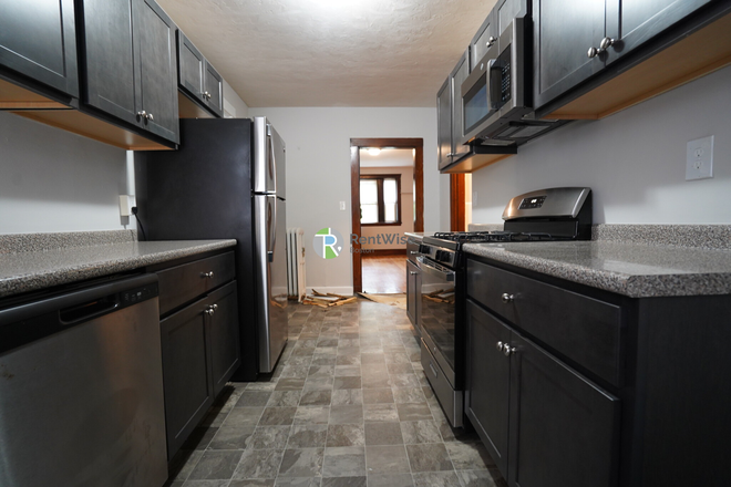 1 - AVAIL NOW – Spacious 4 Bed / 2 Bath in Brookline Hills | Steps to D Line | NO FEE