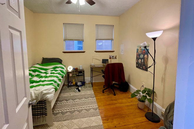 Bedroom - Summer 1+2 Sublet on Parker St