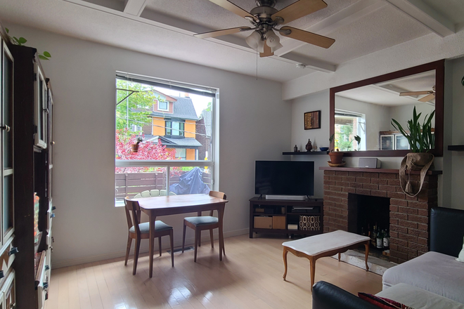 Dining room, living room - 1 bdrm+den apartment in amazing Toronto neighbourhood - 1 yr sublet