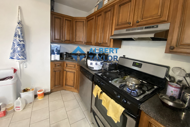 Kitchen - Renovated 3 Bed 1 Bath with Private Porch!