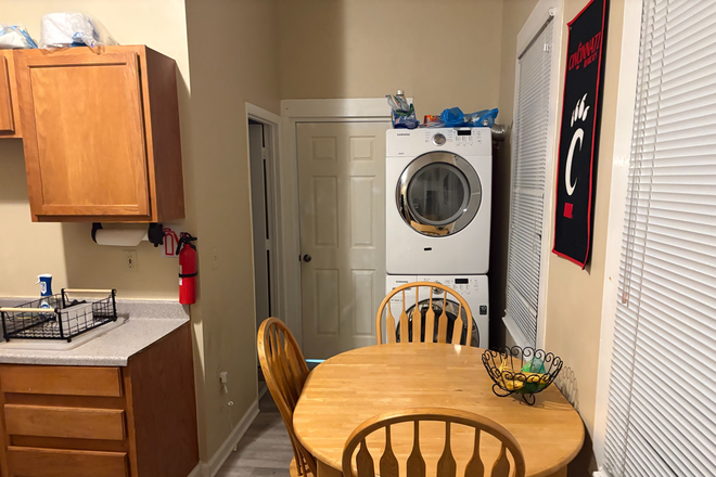 Kitchen - House close to campus