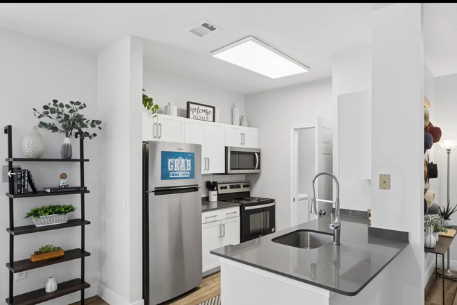 Kitchen - The Pointe apartments, Private Bedroom and Bathroom, Free Shuttle to campus