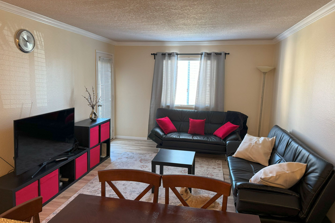 Living Room - Fully furnished cozy 1br/1ba condo in Villa Vicenza (UTC, La Jolla)