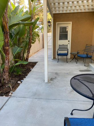 Courtyard Entrance - Studio, Utilities Included, Great Location! House
