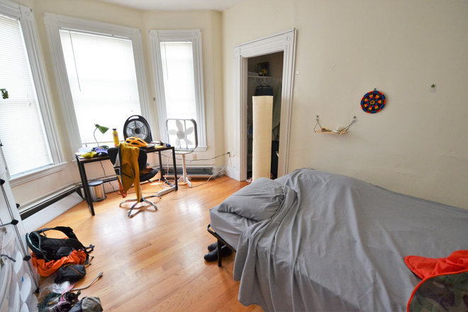 Bedroom - 4 separate Rooms in 3/4 Split  walk to Campus  for 4 roommates  9/1 Apartments