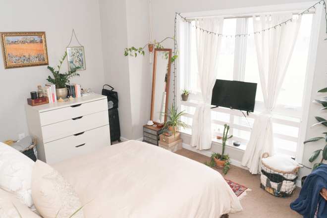 Bedroom - Temple Villas- 1525 W Norris B Apartments