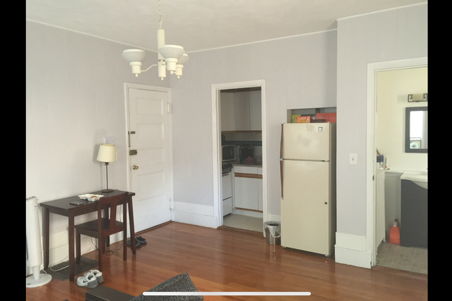 Main living area - 1 bed/1 bath - Steps from Harvard Graduate School of Design - April 1 - short or long term Apartments
