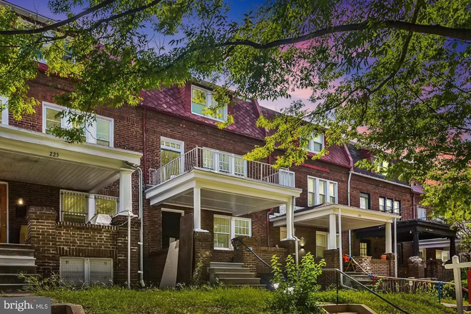 Outside street View - Rowhome close to campus
