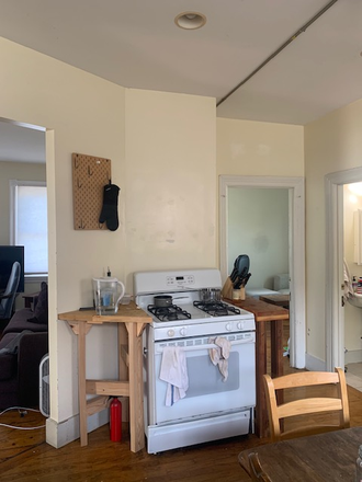 kitchen - 7 bed townhouse, 2 baths, furnished, available June 1, 2026