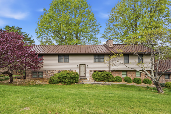 front - Spacious 5-Bedroom Home in Prestigious Blacksburg Country Club Estates