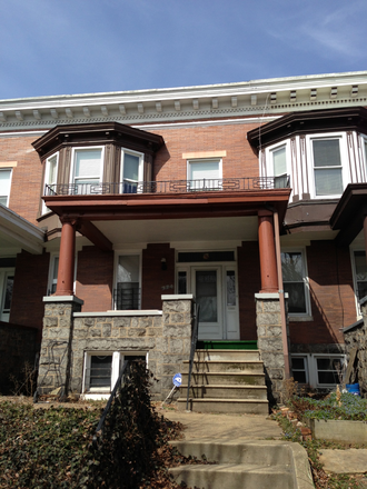 Front of house - 5 BR, 2 BA Row House, close to campus