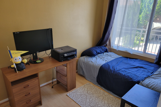 Furniture not included - 1 room available in a Townhouse near UCSD and UTC