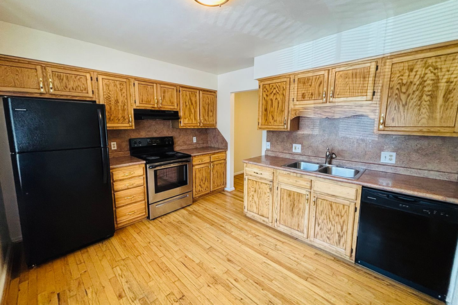 Photo - 4 Bedroom, 3.5 Bath Townhouse Currently Unavailable; Lease Pending