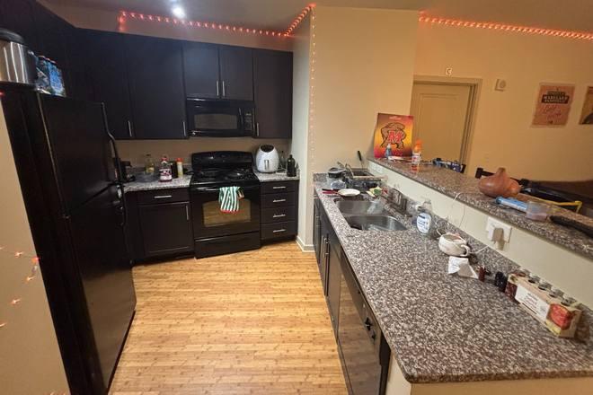 kitchen - VARSITY SUBLEASE SPRING 2026 Apartments