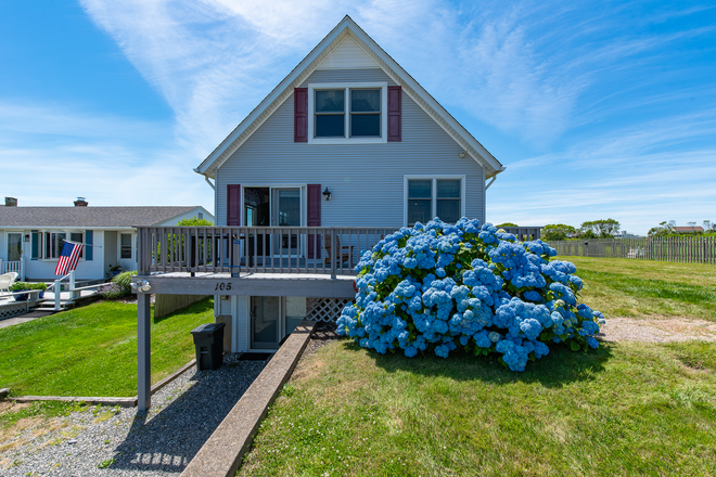 Front of House - Available for a group of 2! 2 Bedroom available in Point Judith! House