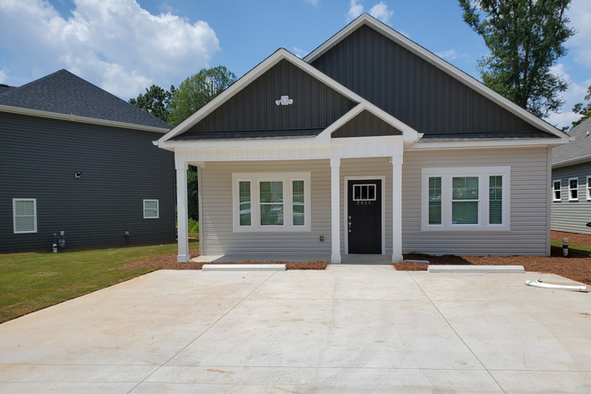 Outside street view - Charlton Farms Luxury Student Homes