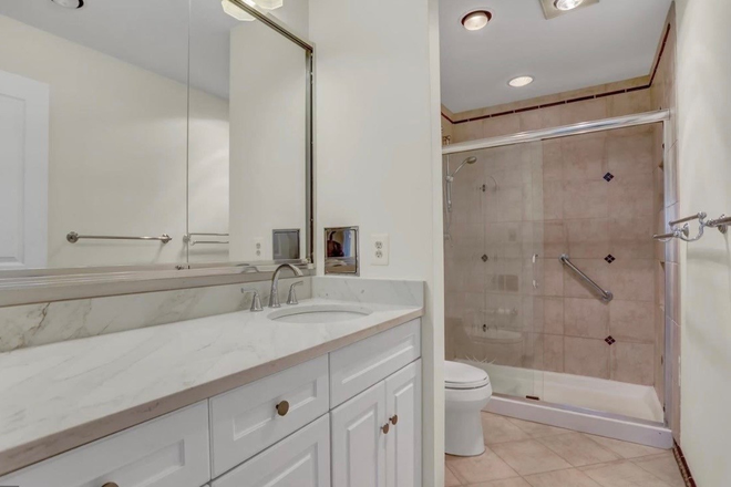 Primary bathroom - Towhouse in Ruxton Crossing