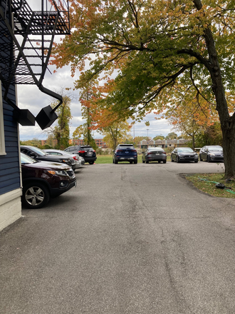 Parking - Perfect College Student House! For Rent!