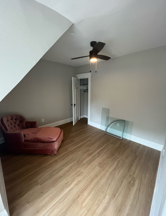 Private1 bdrm studio - Quiet cozy 1 Bdrm room for female student Chester subway. laundry shared w 2 females, beautiful
