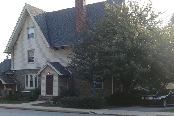 Front of House - BOOK FOR THE '27 - '28 SCHOOL YEAR NOW!!! Rare Opportunity for Housing for 10 Villanova Students House