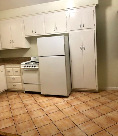Kitchen - HUGE 1 BEDROOM STEPS FROM UC Beautiful quiet large one bedroom one bath with great closet space Apartments