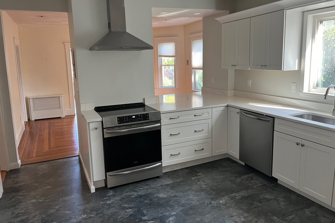 Kitchen (Recently Renovated) - 10 Bromfield Road, Somerville. Close to Green, Red Line and Davis Square.