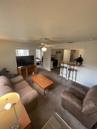 Living area - University Highlands Apartments