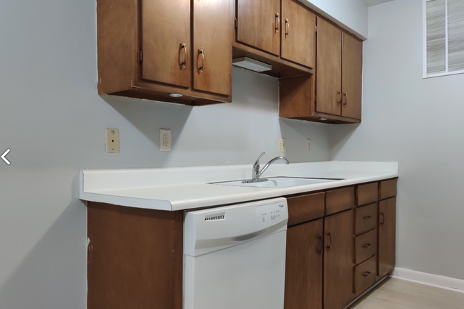 Kitchen - 843 Hartford Street Apartments