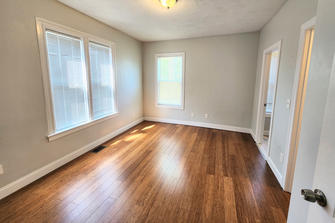 Bedroom - Co-Living: 1st floor With WALK IN CLOSET, Private Bathroom & FREE Washer & Dryer Apartments