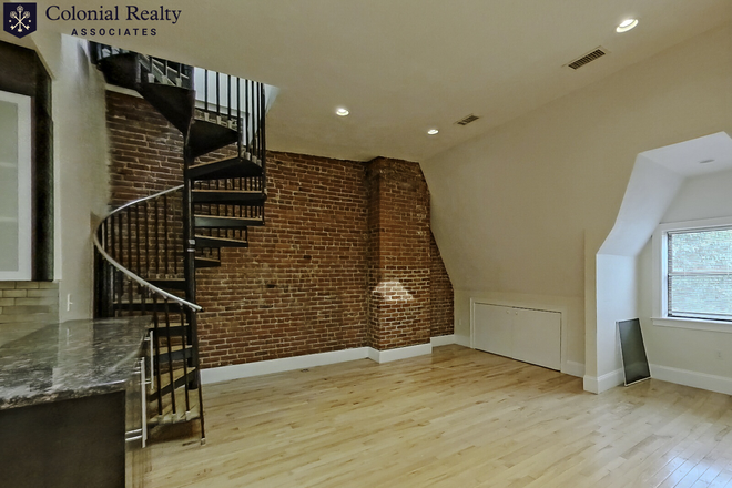 Unit - NO FEE! BEST OFF CAMPUS DEAL!! LUXURIOUS BU 4 BED / 2 BATH DUPLEX! ROOF DECK!!!- 9/1/26 Apartments