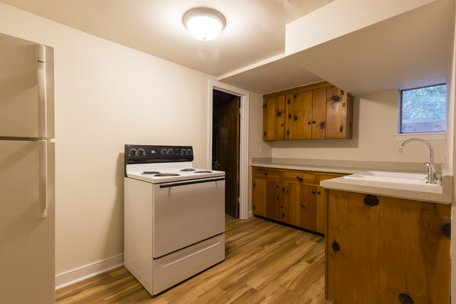 Kitchen - 821 Cabell Ave, #B Duplex