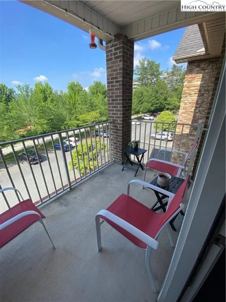 Private Balcony - Spacious 3 Bedroom/3 Bath Condo!