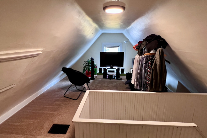 3F Loft - FURNISHED ROOM FOR RENT UTILITIES INCLUDED House