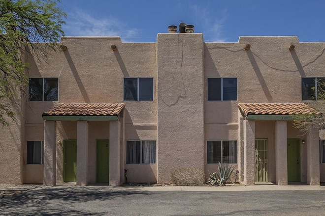 Facade - 2 bedroom / 1 bath townhome in Central Tucson: 3-12 month lease