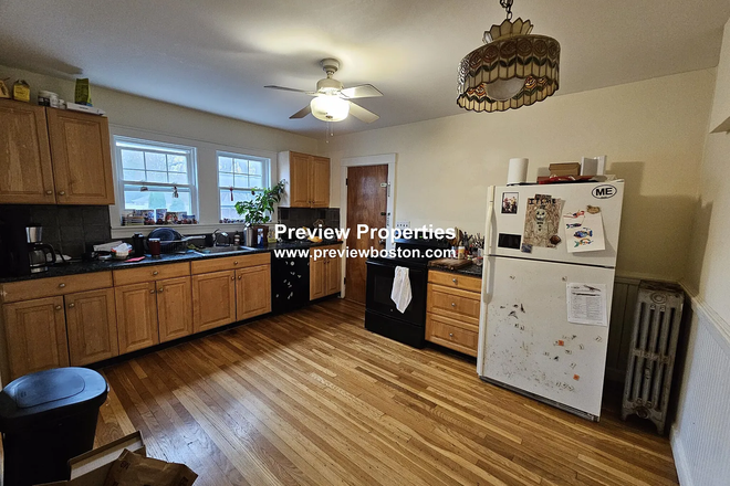 kitchen - Apartment near Law School Campus - looking for two roommates