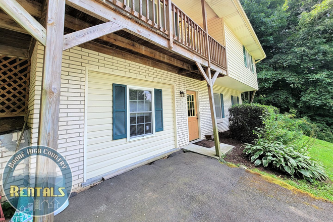 Photo - Gorgeous 3bd/2.5ba House With Included Downstairs Apartment