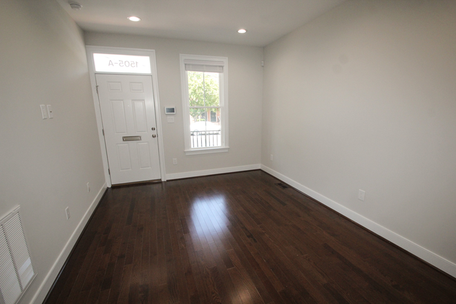 Living Area - Walk To VCU! Duplex