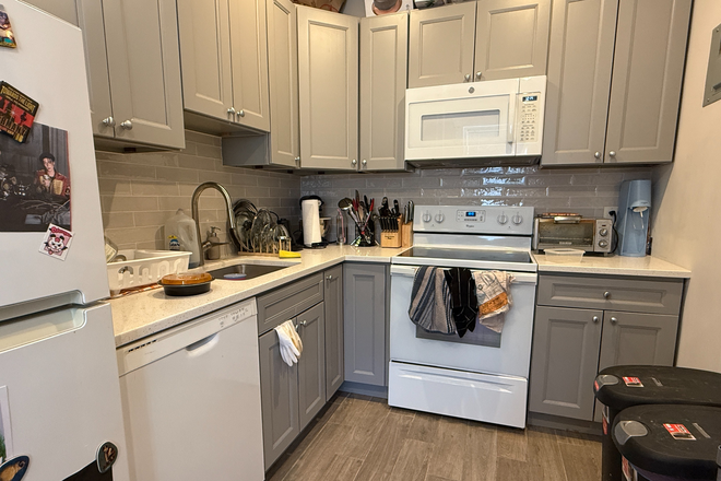 kitchen - Sunny Cleveland Circle 1 bed with in unit laundry - NO FEE! Apartments